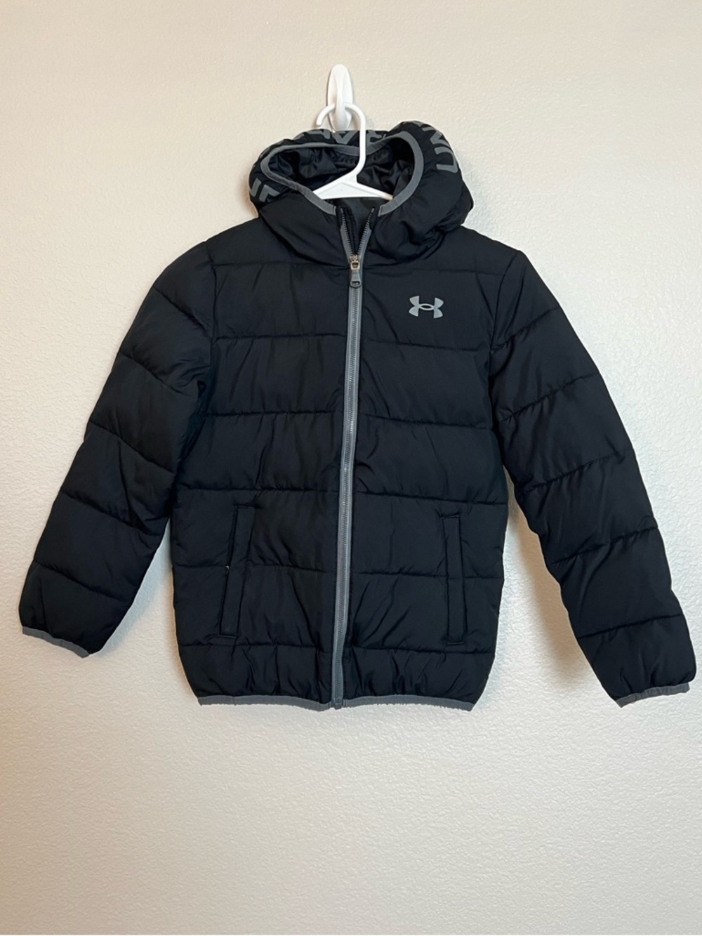 Under Armour Black Quilted Youth Puffer Jacket | Size S/M